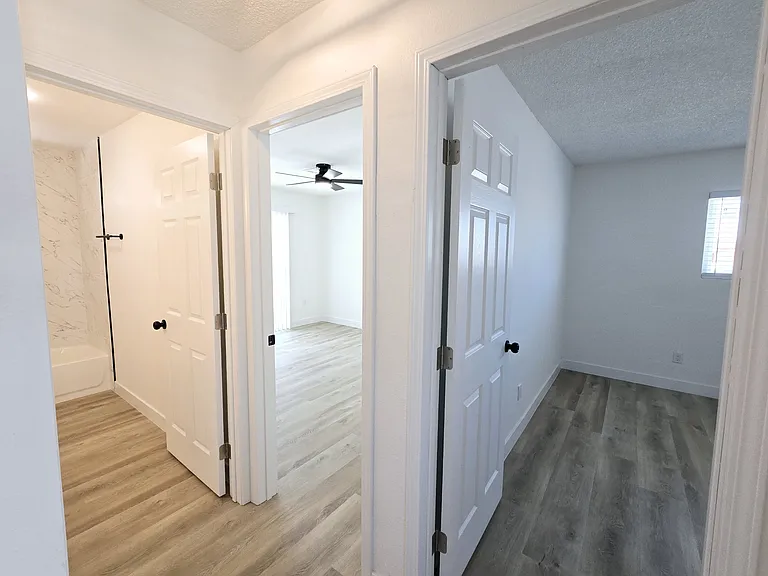 1083 E Calvada Blvd #B — Photo 17