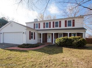 382 Northgate Rd, Lindenhurst, IL 60046