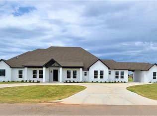 913 N Centennial Way, Mustang, OK 73064