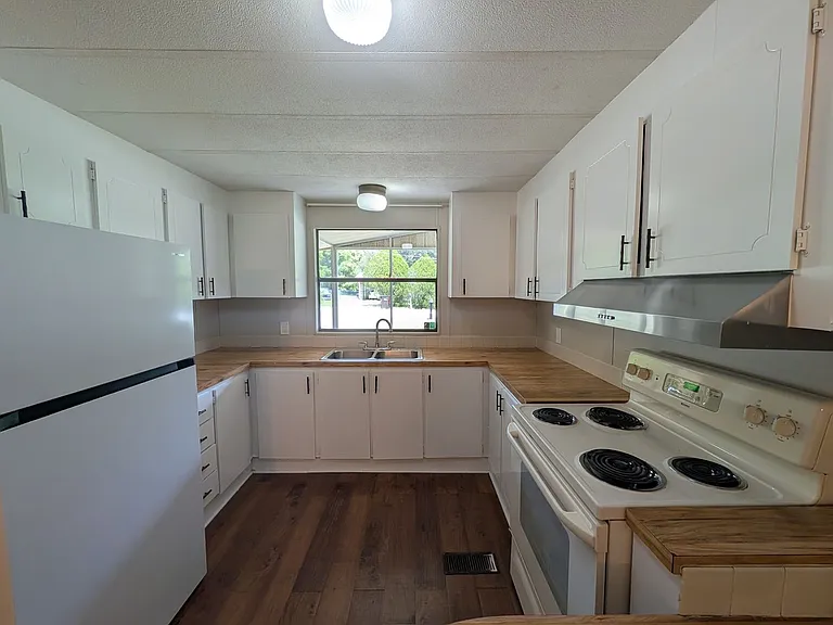 9810 SE 166th Pl — Photo 7