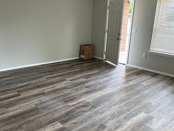 3rd image of 2435 W Yvonne Dr