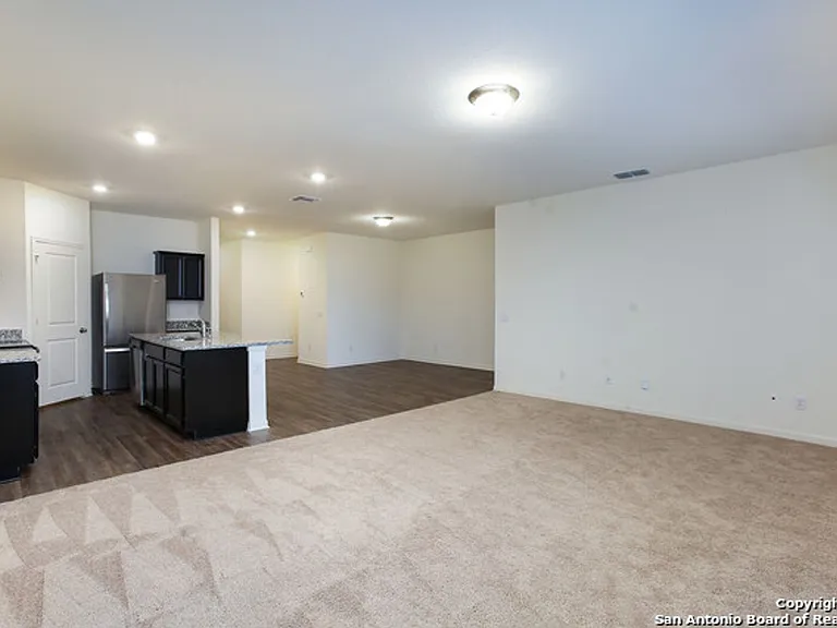 12530 Larissa — Photo 6