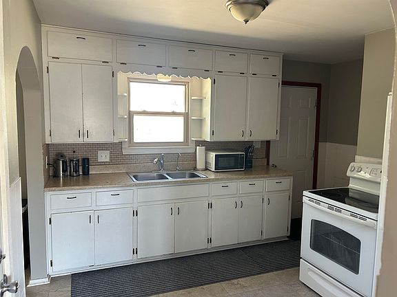 4th image of 2440 24th St