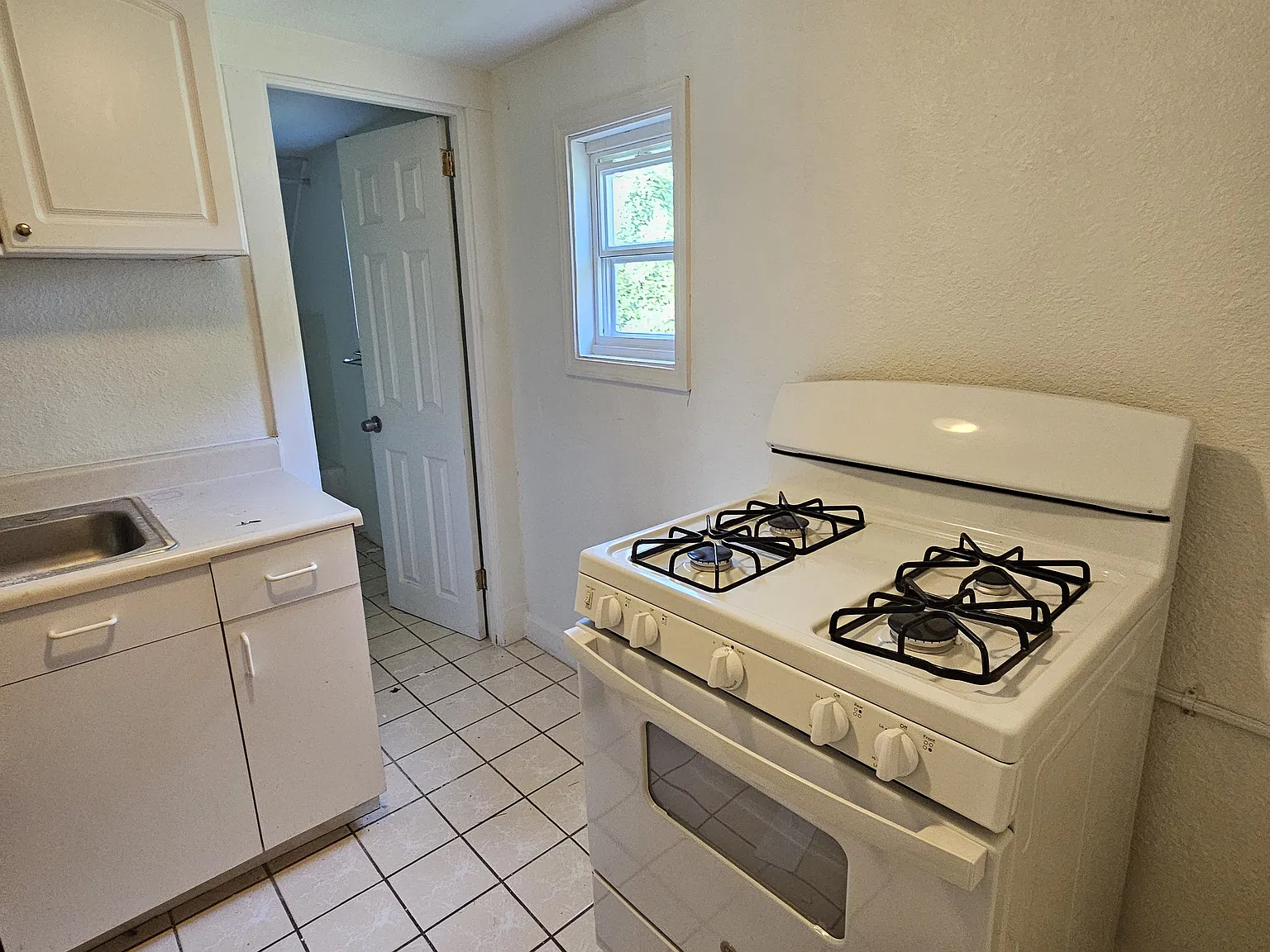 1 bed, $895 — Photo 3