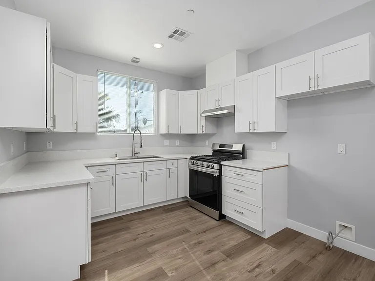 7915 Milton Avenue — Photo 10