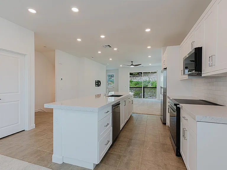 11936 Owen Ln — Photo 4