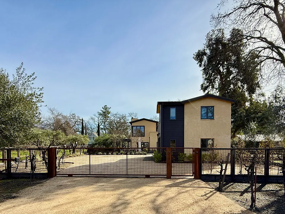1810 Mora Ave