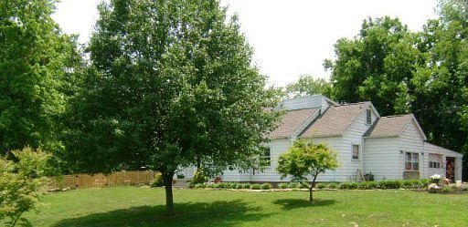 3rd image of 104 Colonial Dr