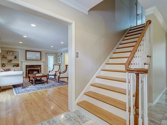 3rd image of 1 Exmoor Dr