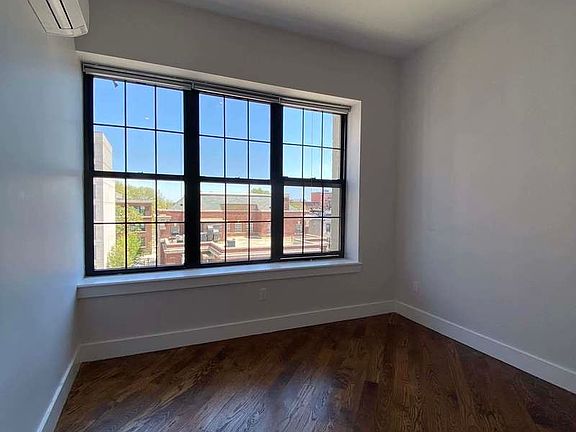 4th image of 35 Claver Pl #4II