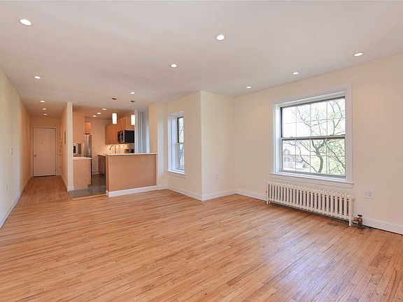 3rd image of 3031 Hobart St APT 3J