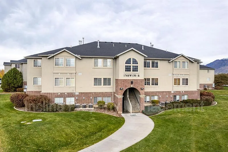 3 bed, 2.0 bath, 1200 sqft, $1,650 — Photo 1