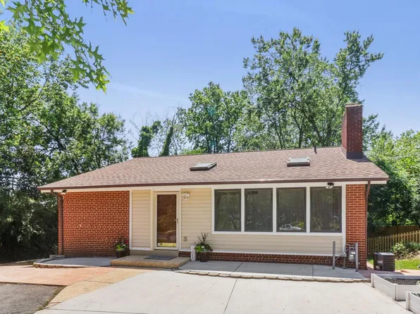 5613 Chase Ct, Alexandria, VA 22312