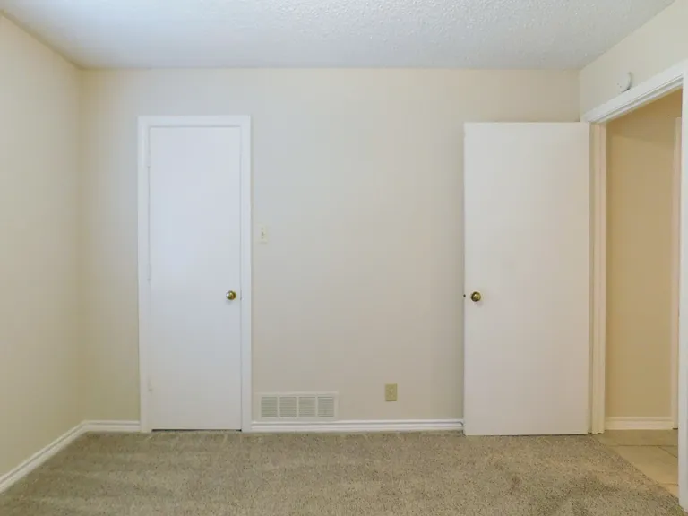 2204 Canterbury Ct #2204 — Photo 21