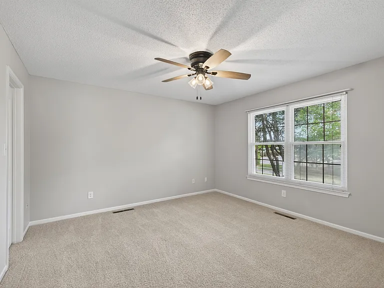 1537 Tallwood Cir — Photo 44