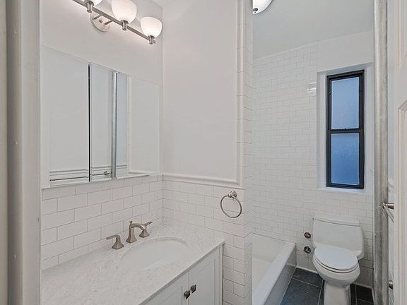 3rd image of 48 Pinehurst Ave APT 21