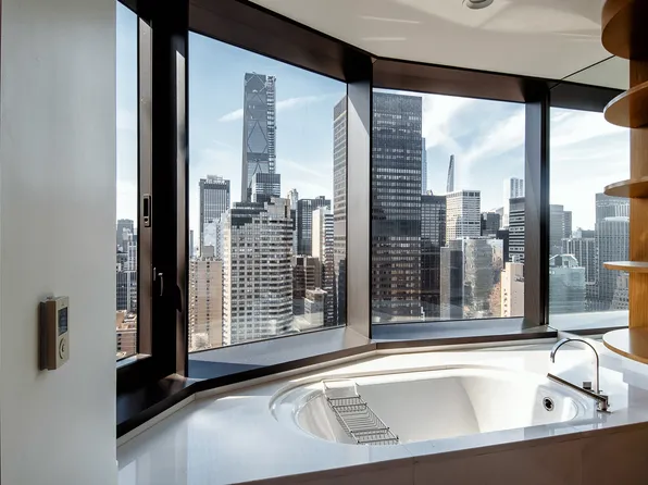 50 United Nations Plaza image 18 of 30