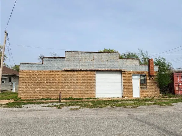 120 N Oak St, Apache, OK 73006