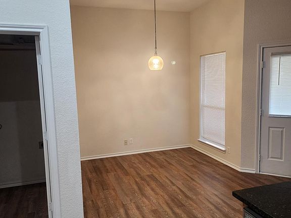 Dining room , Utility room, LVP floors