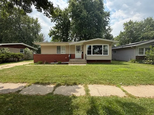 834 W Strieff Ln, Glenwood, IL 60425