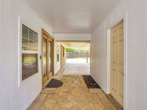 3rd image of 205 Scenic Dr