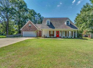 527 1st St, Flora, MS 39071