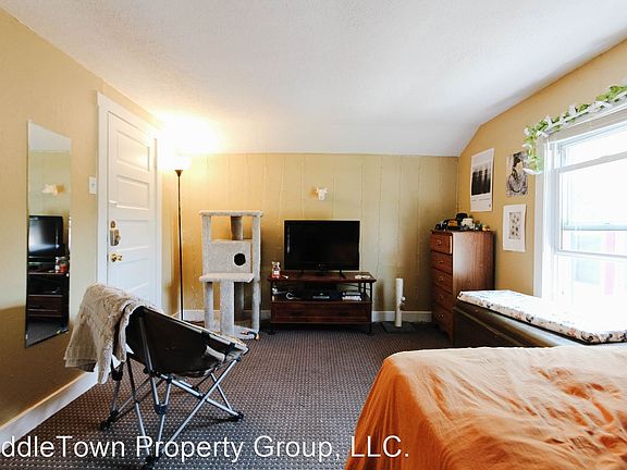 2nd image of 808 W Beechwood Ave #8986958