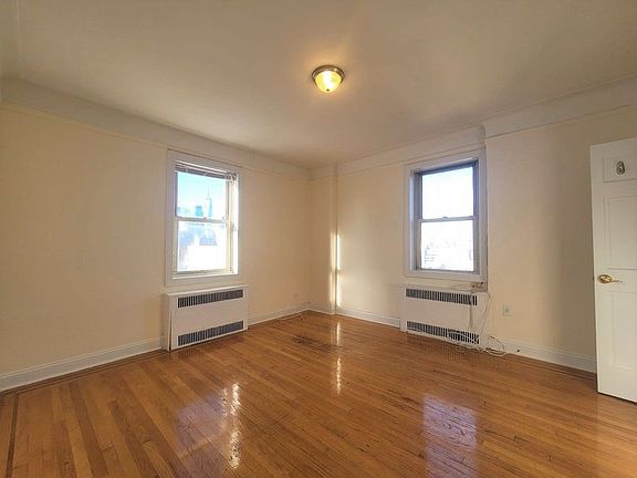3rd image of 45 Pineapple St Ph 1