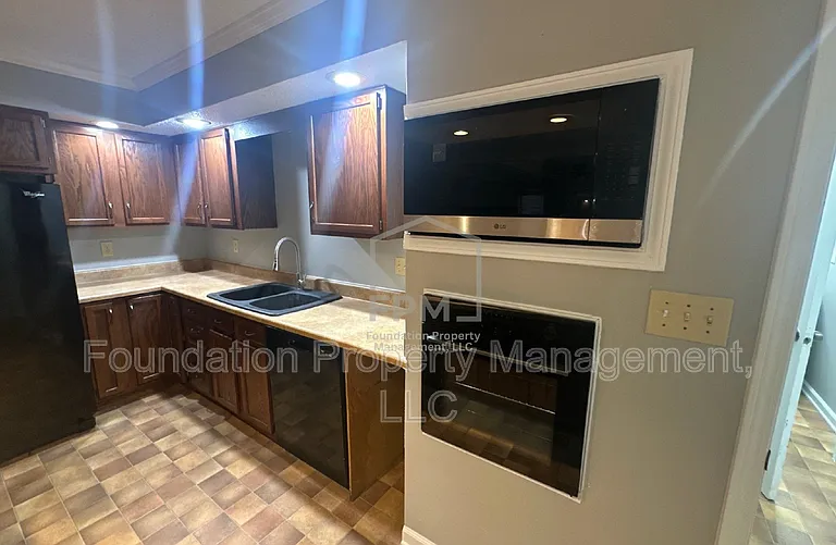 8559 Chippingham Dr — Photo 4