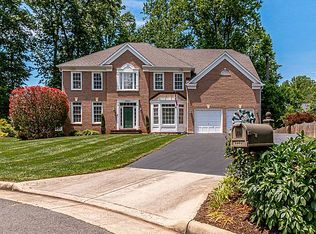 9980 Hidden Oaks Ct, Vienna, VA 22181