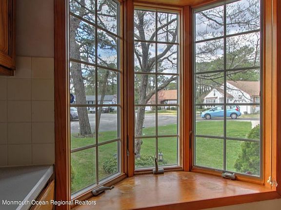 5th image of 6 Pine Brook Ln