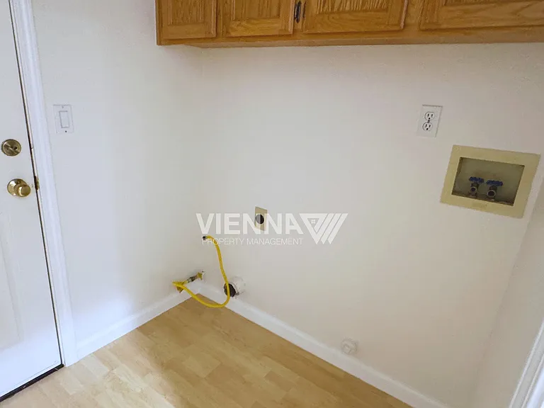 2736 Genesee Dr — Photo 15