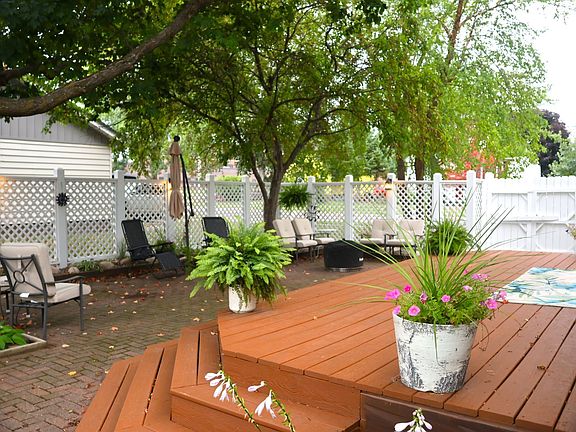 3rd image of 914 3rd Ave E