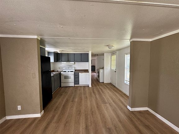 3rd image of 204 W Tarrant St
