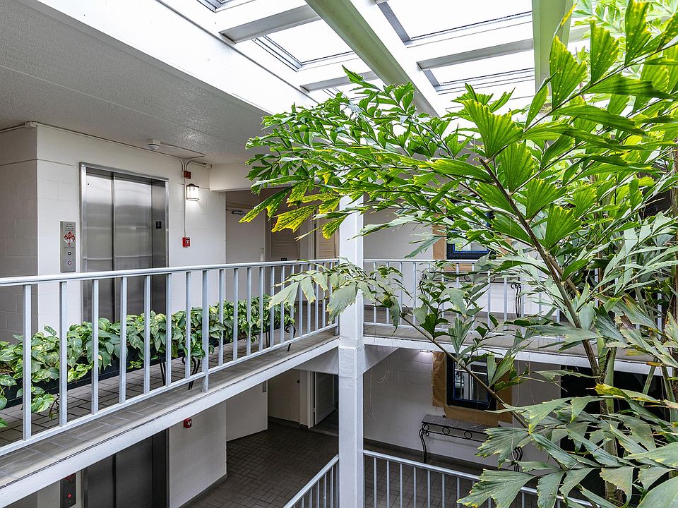 Atrium w/elevators