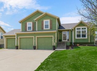 10912 N Manchester Ave, Kansas City, MO 64157