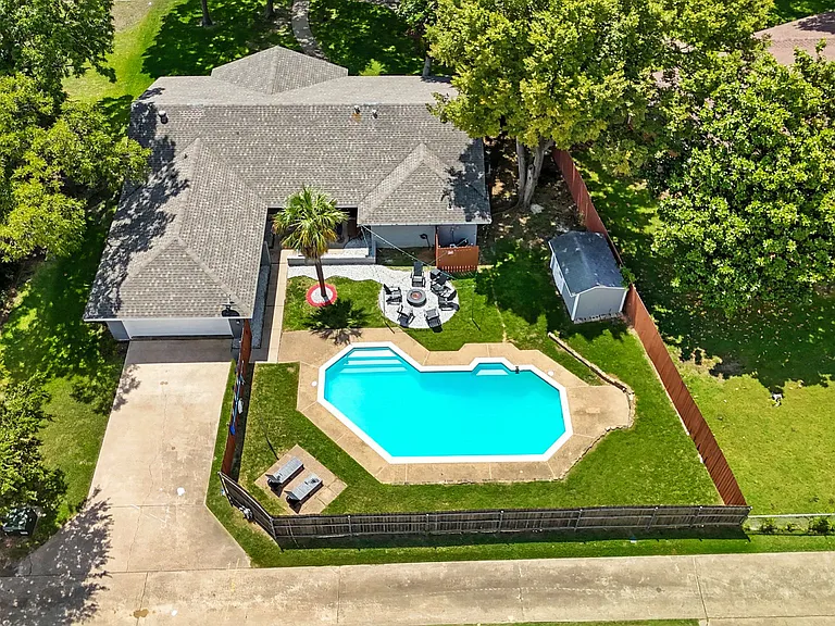 1231 Springbrook Cir — Photo 41