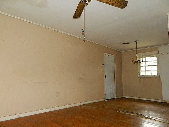 3rd image of 1560 Skyline Dr