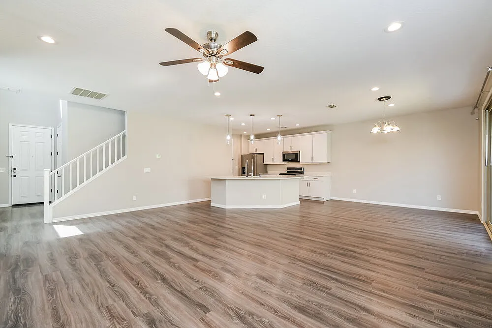 3 bed, 2.5 bath, 1837 sqft, $2,565 — Photo 4