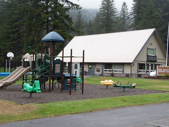 4th image of 121 Holiday Lane