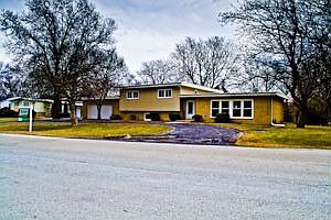 2nd image of 104 Graymoor Ln