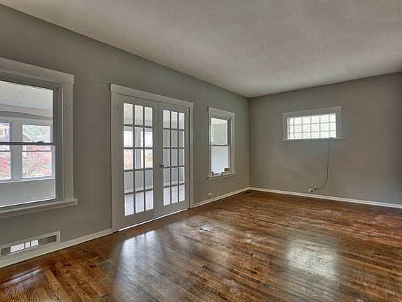 5th image of 1034 N Lorel Ave