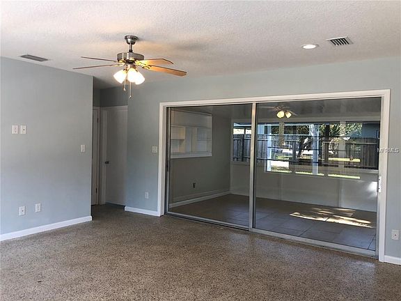 3rd image of 2805 Cambridge Dr