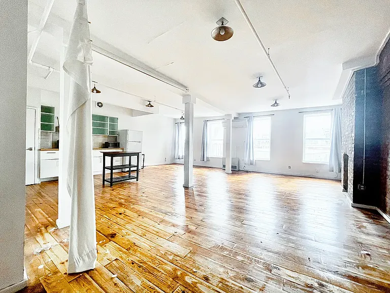 302 Metropolitan Ave #4R — Photo 1