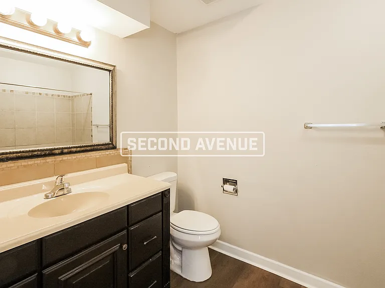 11032 N Harrison St — Photo 15