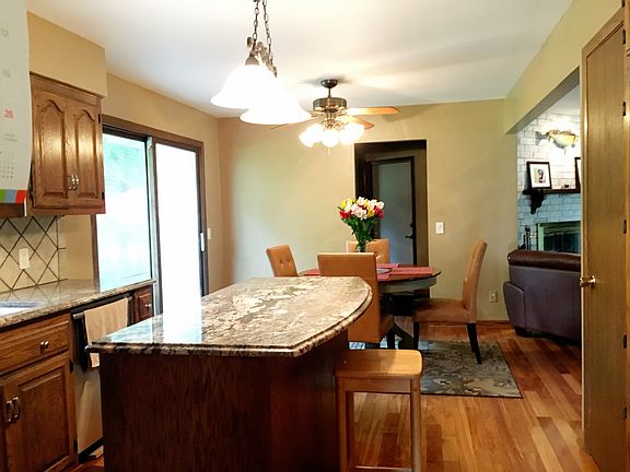 Kitchen w/ Granite Counter