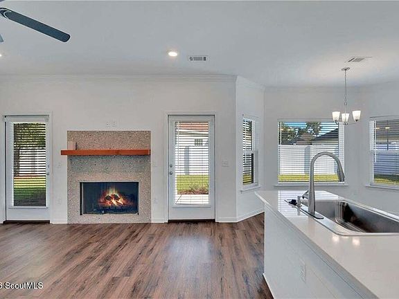 5th image of 160 Wellington Pl