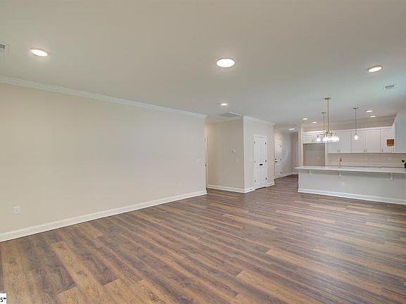 5th image of 110 N 6th St