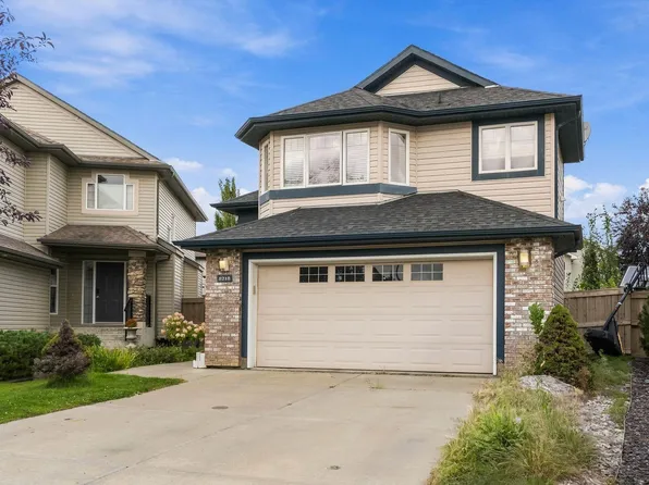 8218 Shaske Pl NW, Edmonton, AB T6R 3V9