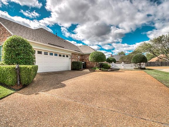 3rd image of 106 Prestwick Cir